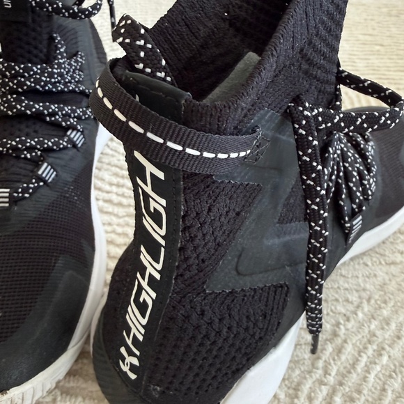 Under Armour women’s Highlight Ace 2.0 Volleyball Athletic Size 9 - Picture 8 of 8